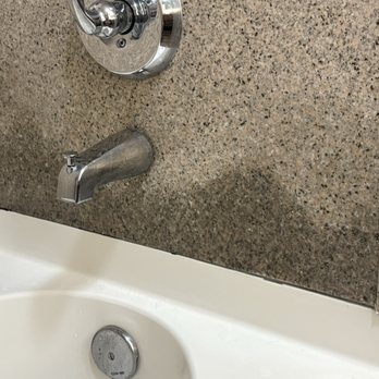 La Quinta by Wyndham Boone - Tub/shower surround - Hotels Near Me - Boone, North Carolina
