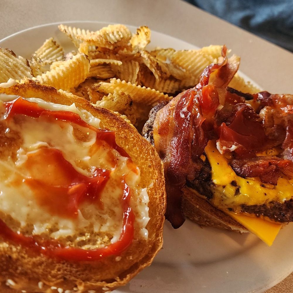 Mike's at the Crossroads - Bacon cheeseburger - American Near Me - Cotati, California