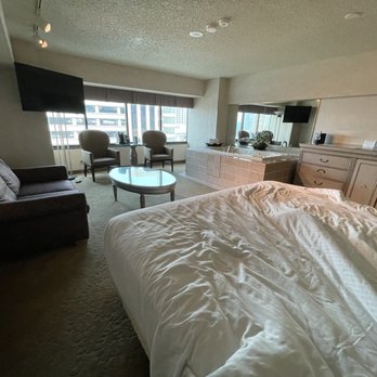 Stadium Bar - Suite - Casinos Near Me - Reno, Nevada