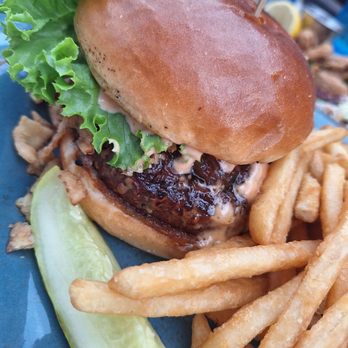 Holoholo Grill - Holoholo Burger & Fries - Hawaiian Near Me - Koloa, Hawaii