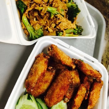 Bangkok Chef - Pad Si You & Chicken Wings - Thai Near Me - Honolulu, Hawaii