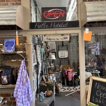 Collectors Market - Antiques Near Me - Medford, Oregon Collectors Market - Antiques Near Me - Medford, Oregon