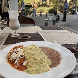 Flor de calabasa y panela omelet Flor de calabasa y panela omelet