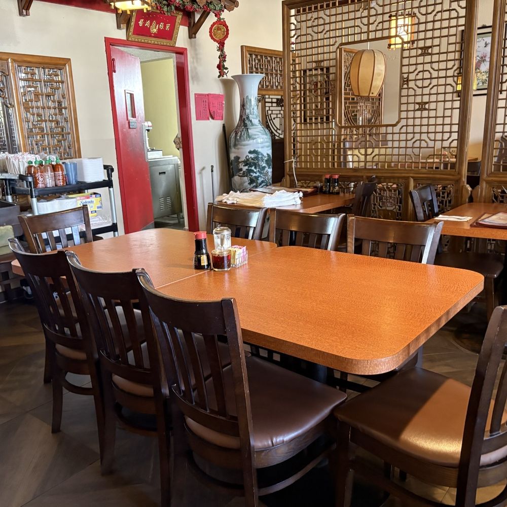 Sun China Chinese Restaurant - Interior of the restaurant 1 - Cantonese Near Me - Reedley, California