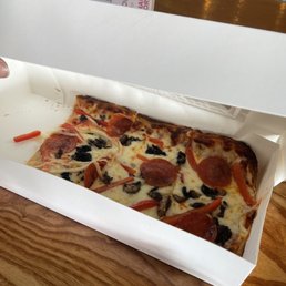 Pepperoni, red pepper and mushroom flatbread (custom) Pepperoni, red pepper and mushroom flatbread (custom)