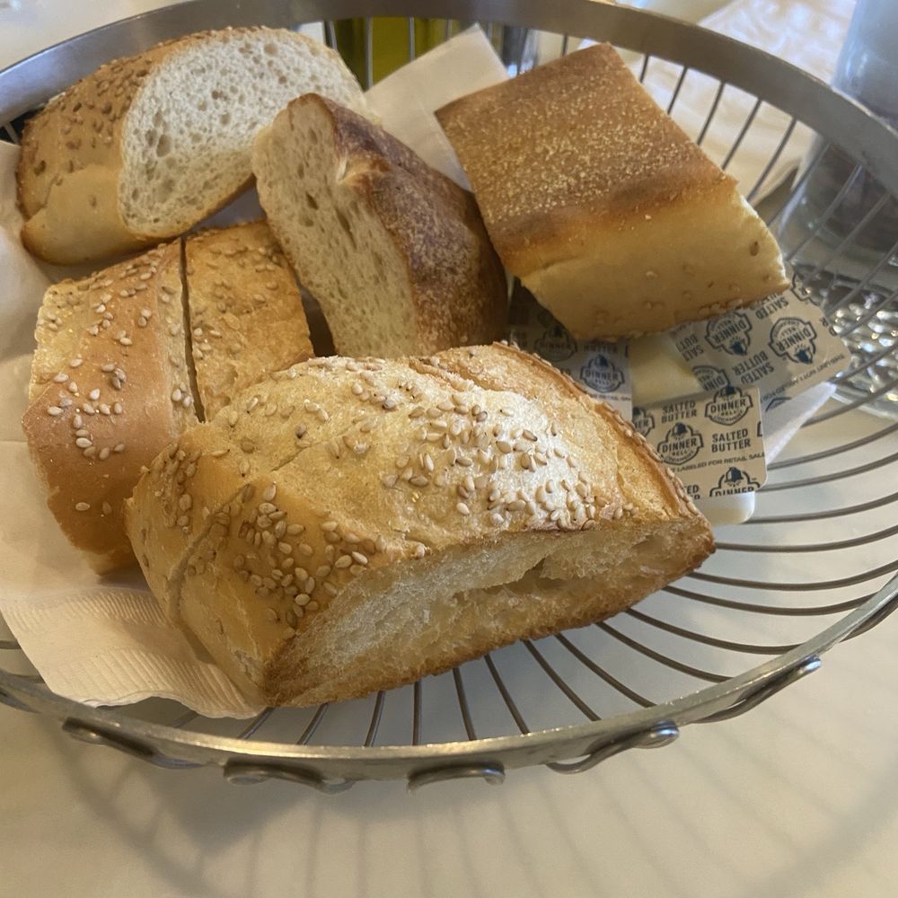 Sal's Pizza & Pasta - Warm bread and butter - Pizza Near Me - Old Saybrook, Connecticut