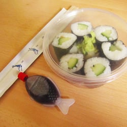 Asia Cuisine - Sushi mit Gurke, vegetarisch (6 Stück zum mitnehmen für 1,60 Euro)