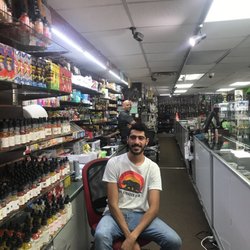 3D Smoke Shop - The best staff! Moe in the back, Ahmad in the front!