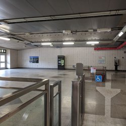Leslie Station - Looking to non-fare paid from paid area, station main entrance. Visible is Presto fare machine (cash, credit, debut). taken May 22, 2018