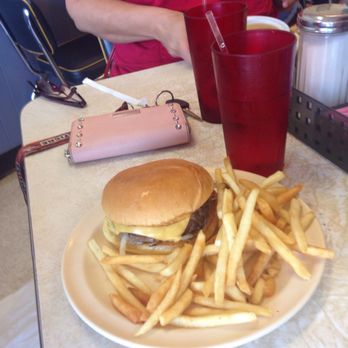 Dave's Diner - Diners Near Me - Affton, Missouri