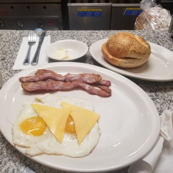 Maureen's Kitchen - Breakfast & Brunch Near Me - Smithtown, New York