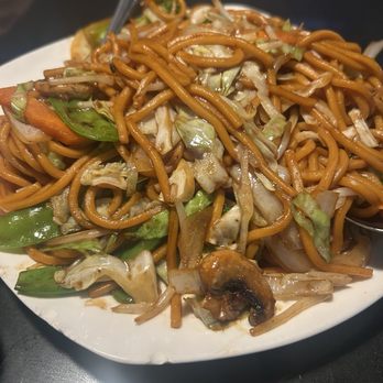 Szechuwan Garden - Veggie chow mein - Chinese Near Me - Montclair, California Szechuwan Garden - Veggie chow mein - Chinese Near Me - Montclair, California