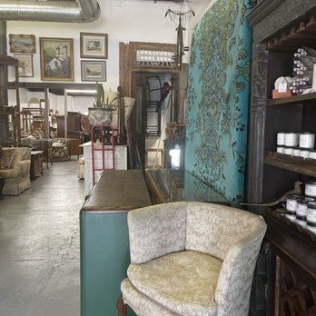 Robinson's Repurposed - Love this old chair - Antiques Near Me - Norman, Oklahoma