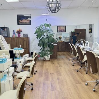 Lively Nails Salon - Eyelash Service Near Me - Flagstaff, Arizona