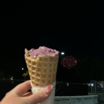 Salt & Straw - Huckleberry cornbread - Ice Cream & Frozen Yogurt Near Me - Santa Rosa, California