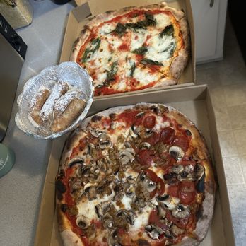 Adamz Pizza Stop - Debby's with pepperoni, Margherita with extra basil and some cannolis for dessert. - Pizza Near Me - Hacienda Heights, California Adamz Pizza Stop - Debby's with pepperoni, Margherita with extra basil and some cannolis for dessert. - Pizza Near Me - Hacienda Heights, California