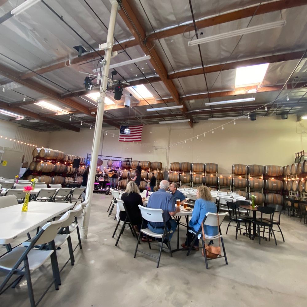 Flat Fish Brewing - Fun venue.  You can reserve a table.  We were walk ins. - Breweries Near Me - Camarillo, California