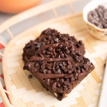 Catered Fit - Paleo Flourless Chocolate Walnut Brownie - Food Delivery Services Near Me Catered Fit - Paleo Flourless Chocolate Walnut Brownie - Food Delivery Services Near Me