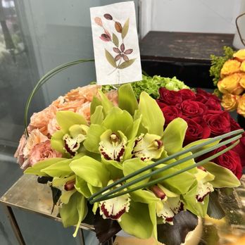 Effusive Flowers - Four Seasons beautiful arrangement! Best flower shop in Los Angeles! - Florists Near Me - Beverly Hills, California Effusive Flowers - Four Seasons beautiful arrangement! Best flower shop in Los Angeles! - Florists Near Me - Beverly Hills, California