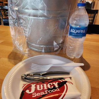 Juicy Seafood- Sarasota - Bib and bucket - Seafood Near Me - Sarasota, Florida