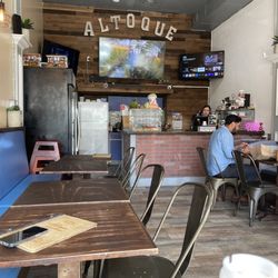 Altoque Colombian food - Inside of the place