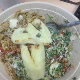 Salad with halloumi. No flavour.