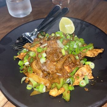 Pamika Thai - pad see ew - Thai Near Me - Montreal, Quebec Pamika Thai - pad see ew - Thai Near Me - Montreal, Quebec