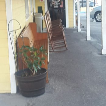 Freds Market - Riverview - Side view as we approach the entrance - Southern Near Me - Riverview, Florida