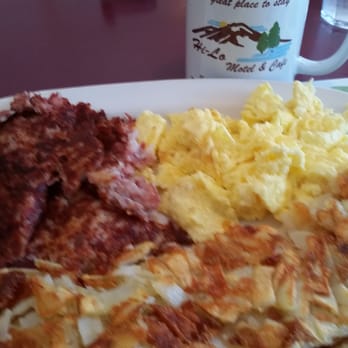 Hi-Lo Cafe - Cornbeef hash and has browns with scrambled eggs - American Near Me - Weed, California Hi-Lo Cafe - Cornbeef hash and has browns with scrambled eggs - American Near Me - Weed, California