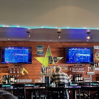 5 Star Burgers - people sitting at the bar - American Near Me - Albuquerque, New Mexico