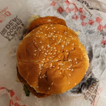 Rally's - Double spicy chicken smashed - Fast Food Near Me - Long Beach, California