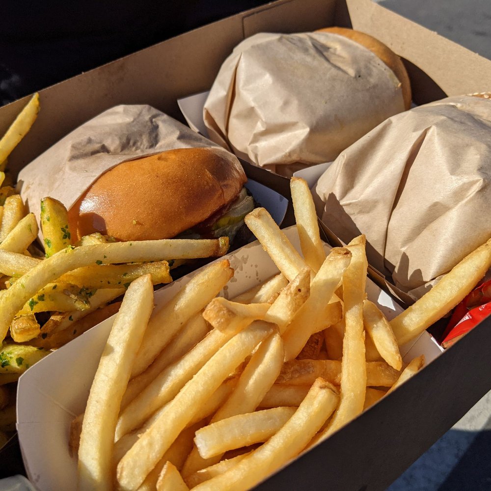 Gott's Roadside - California Burger, Hamburger, Fries, Garlic Fries, Blue Cheese Burger - American Near Me - Greenbrae, California