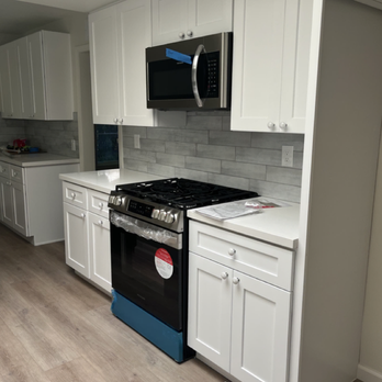 Harding Construction - Kitchen with backsplash. - General Contractors Near Me