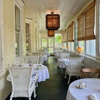 Captain's Quarters Inn - Climate controlled porch for breakfast. - Bed & Breakfast Near Me - Edenton, North Carolina Captain's Quarters Inn - Climate controlled porch for breakfast. - Bed & Breakfast Near Me - Edenton, North Carolina