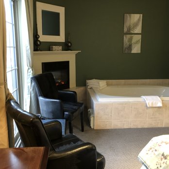 Inn On The Harbour - Hotels Near Me - Port Stanley, Ontario