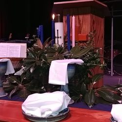 Creekside Church - Christ invites ALL to his table!