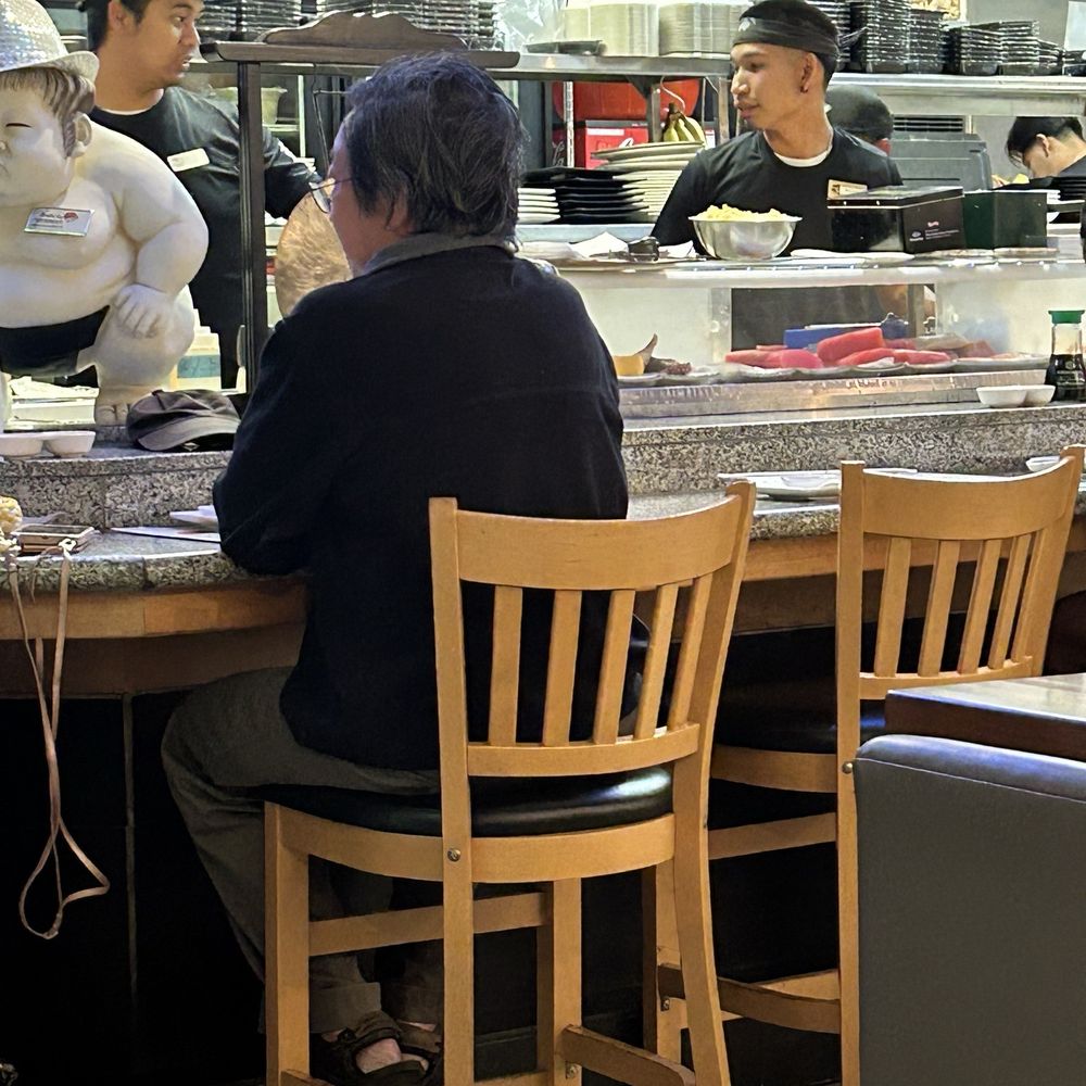 39 Degrees - The guy with the headband kept taking shots with the customers and drinking beer! - Japanese Near Me - Long Beach, California
