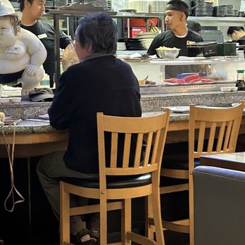 39 Degrees - The guy with the headband kept taking shots with the customers and drinking beer! - Japanese Near Me - Long Beach, California