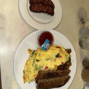 Cheryl's Global Soul - Spinach Cheddar Tomato Omelet Chicken Apple Sausage - Breakfast & Brunch Near Me - Brooklyn, New York
