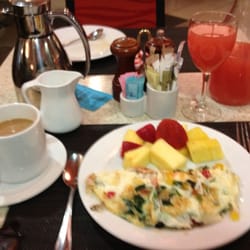 Sam's American Bistro - Egg white omelette w/veggies, smoked salmon & mozzarella cheese. Yum