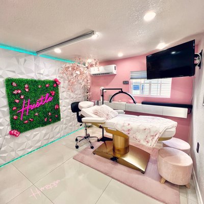 Welcome to The Labrowatory Miami! - Semi permanent makeup (PMU) used to enhance one's features. Lasts 1-3 years, takes 10 to 14 days to heal, pain is minimal to none with numbing cream.