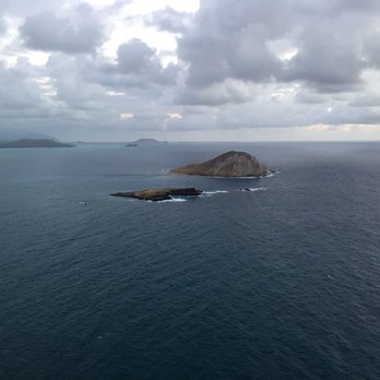 Makapu'u Point Lighthouse Trail - A few islands can be seen at the top - Hiking Near Me - Honolulu, Hawaii Makapu'u Point Lighthouse Trail - A few islands can be seen at the top - Hiking Near Me - Honolulu, Hawaii