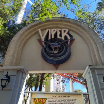 Six Flags Magic Mountain - Amusement Parks Near Me - Valencia, California