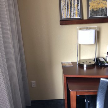 Courtyard Austin Airport - Mini fridge and workspace - Hotels Near Me - Austin, Texas