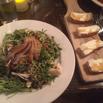 Uva - Gorgonzola pear salad and ricotta honey bruschette - Italian Near Me - New York, New York Uva - Gorgonzola pear salad and ricotta honey bruschette - Italian Near Me - New York, New York