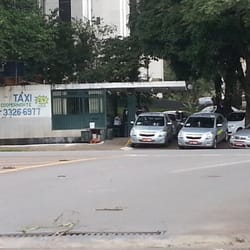 Ponto de Táxi 202 Norte - Ponto de táxi da 202 norte. Fachada.