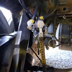Minnis Roadside Services - Found air leak on quick connect