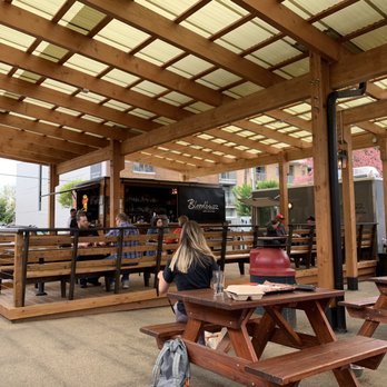 Matt's BBQ - Food Trucks Near Me - Portland, Oregon
