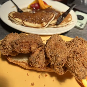 Flavor Table - Fried wings and pancakes - Cajun/Creole Near Me - Los Angeles, California Flavor Table - Fried wings and pancakes - Cajun/Creole Near Me - Los Angeles, California