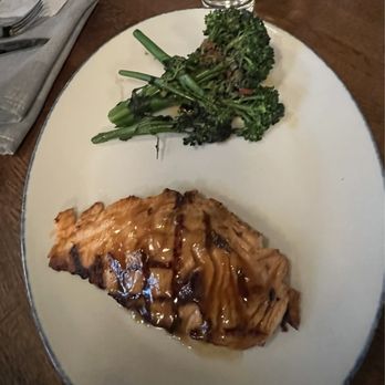 Crosby's Kitchen - Pike Place BBQ Salmon Yum! - American Near Me - Niles, Illinois